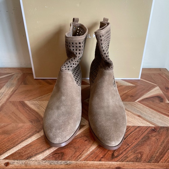 NEW Michael Kors Graham Ankle Suede Boots - Picture 2 of 7
